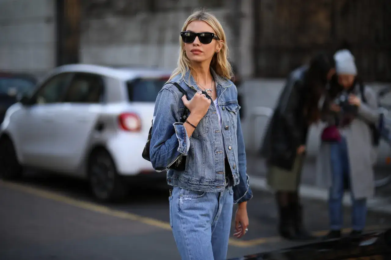 Zdjęcie Kurtka damska z denimu: typy, style i jak je nosić w modzie