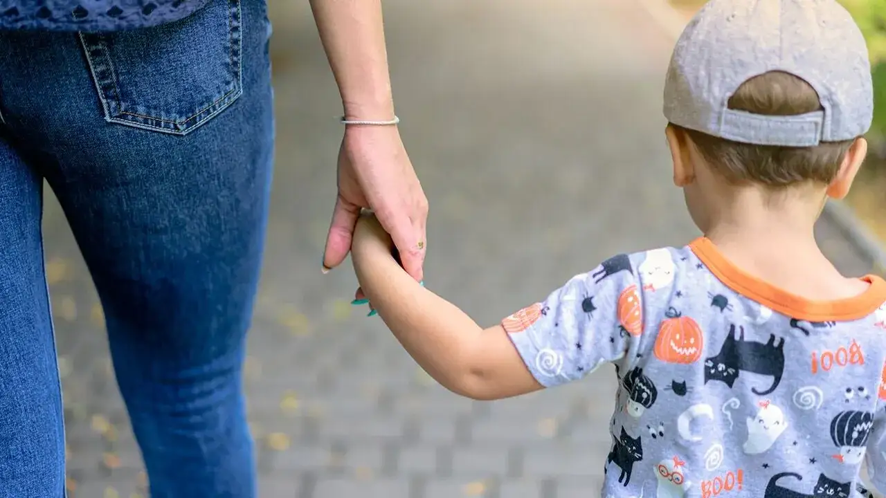 Zdjęcie Jak skutecznie nastawić łokieć opiekunki u dziecka bez bólu