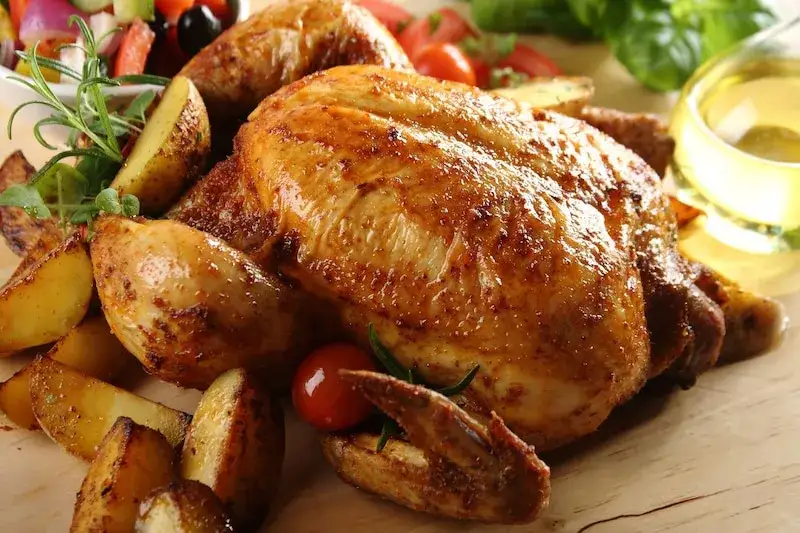 Zdjęcie Ile piec kurczaka 2 kg, aby był soczysty i idealnie upieczony