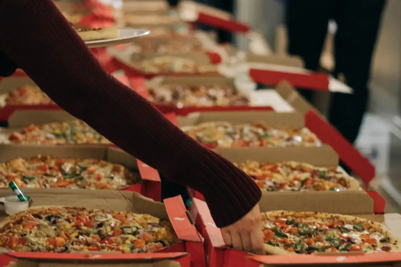 Zdjęcie Średnia pizza Domino's – ile cm ma idealna porcja dla Ciebie?