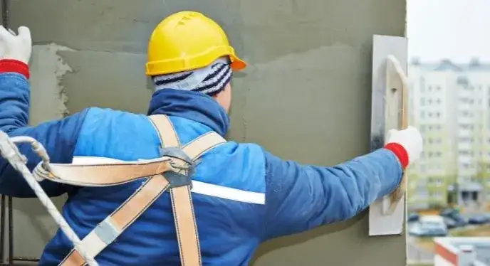 Zdjęcie Jak położyć tynk silikonowy krok po kroku, aby uniknąć błędów i problemów