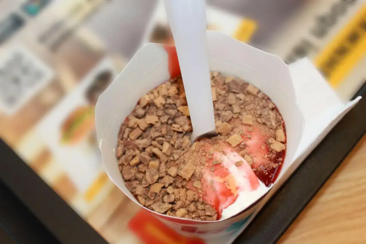Zdjęcie Ile kalorii ma McFlurry Lion w McDonald's: poznaj szczegółową wartość