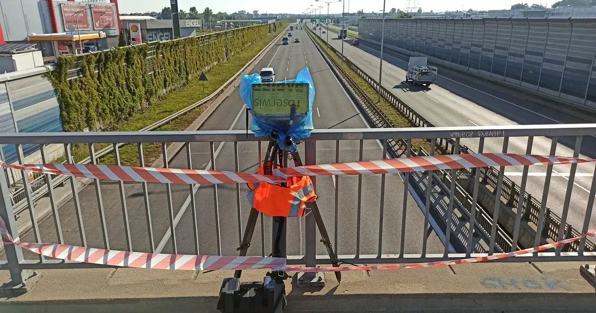 Zdjęcie Jaką odległość między samochodami na autostradzie zachować, by uniknąć mandatu?