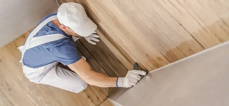 Zdjęcie Jak usunąć silikon z kafelek? Skuteczne metody bez uszkodzeń