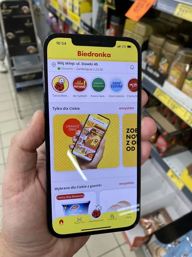 Zdjęcie Jak aktywować promocje w aplikacji Moja Biedronka i oszczędzać więcej