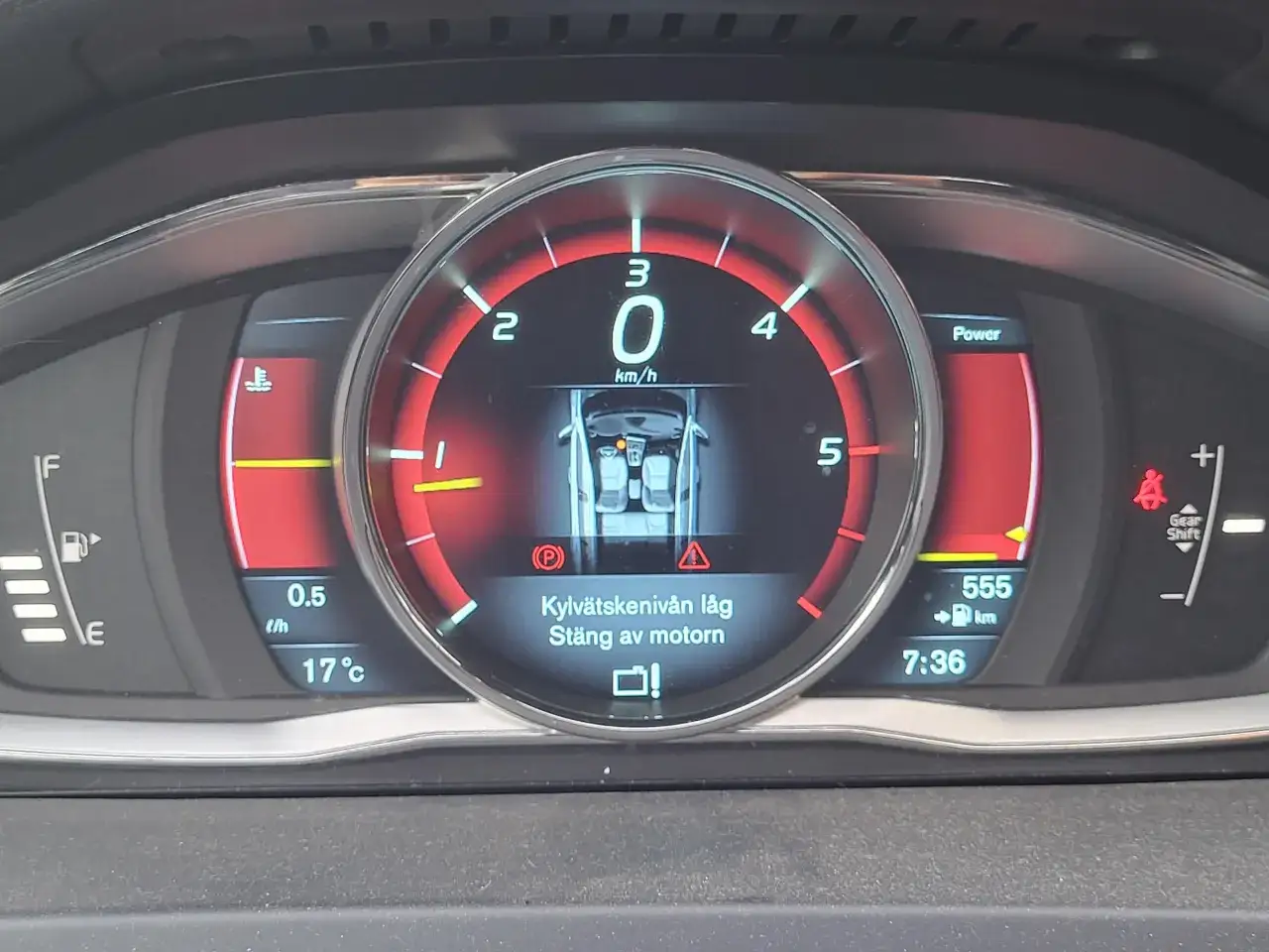 Zdjęcie K&uuml;hlfl&uuml;ssigkeit nachf&uuml;llen im Volvo V70: So vermeiden Sie Motorsch&auml;den