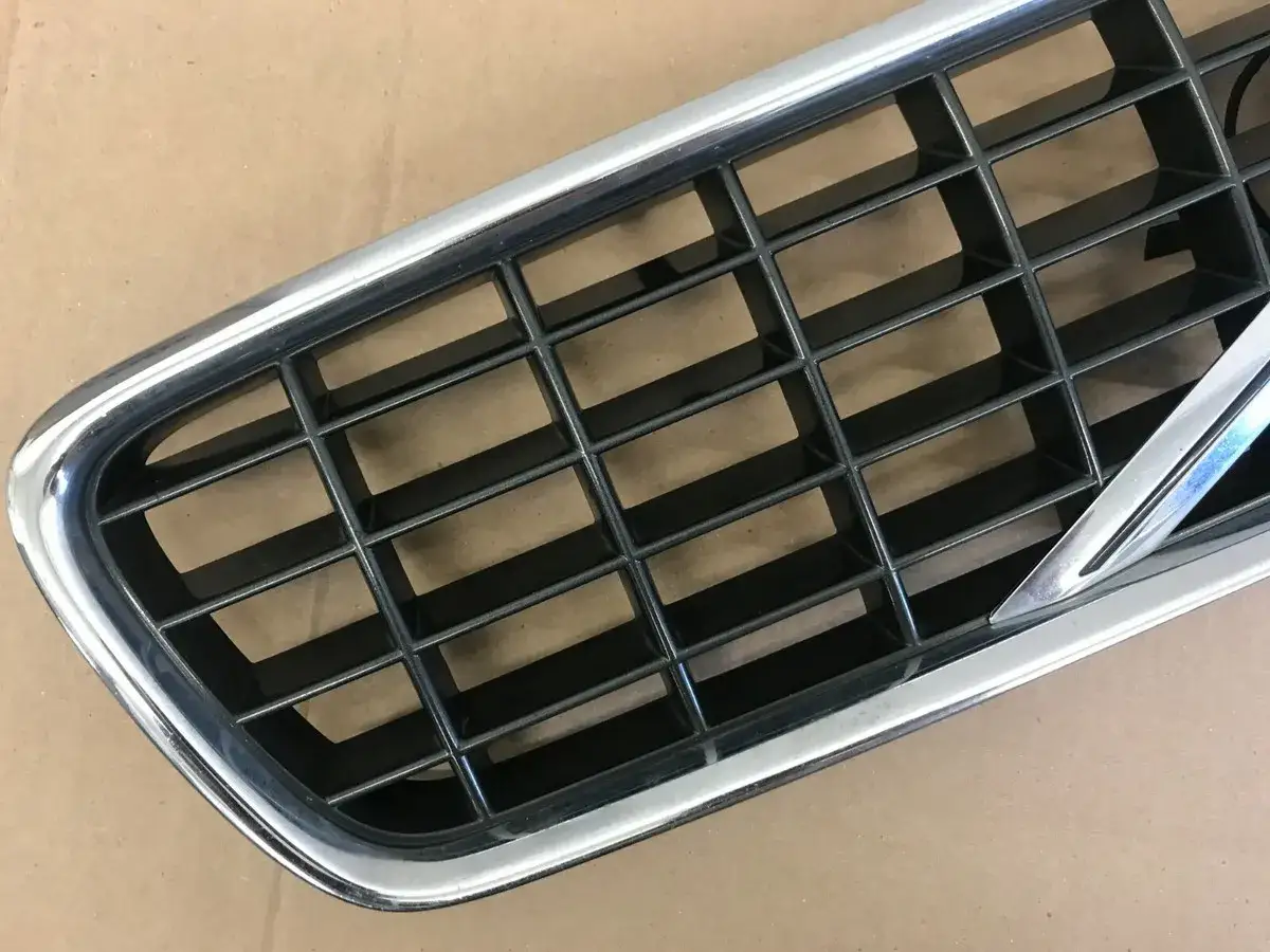 Zdjęcie Gdzie kupić grill do Volvo V50? Sprawdź najlepsze oferty online