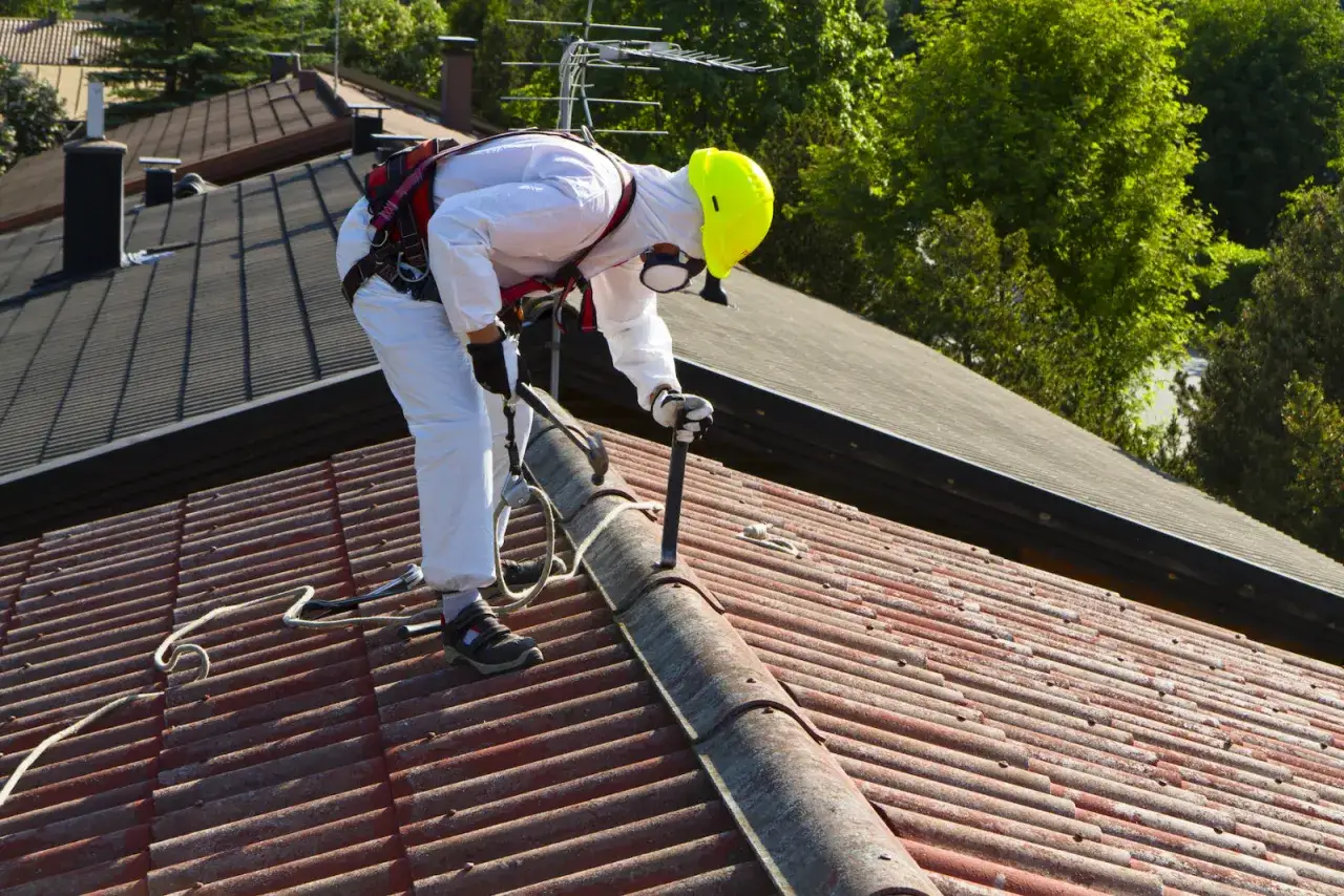 Zdjęcie Do kiedy trzeba usunąć eternit z dachów? Kluczowe informacje i zagrożenia