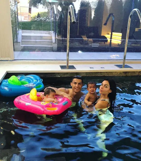 Zdjęcie Cristiano Ronaldo ile dzieci? Zaskakujące fakty o jego rodzinie