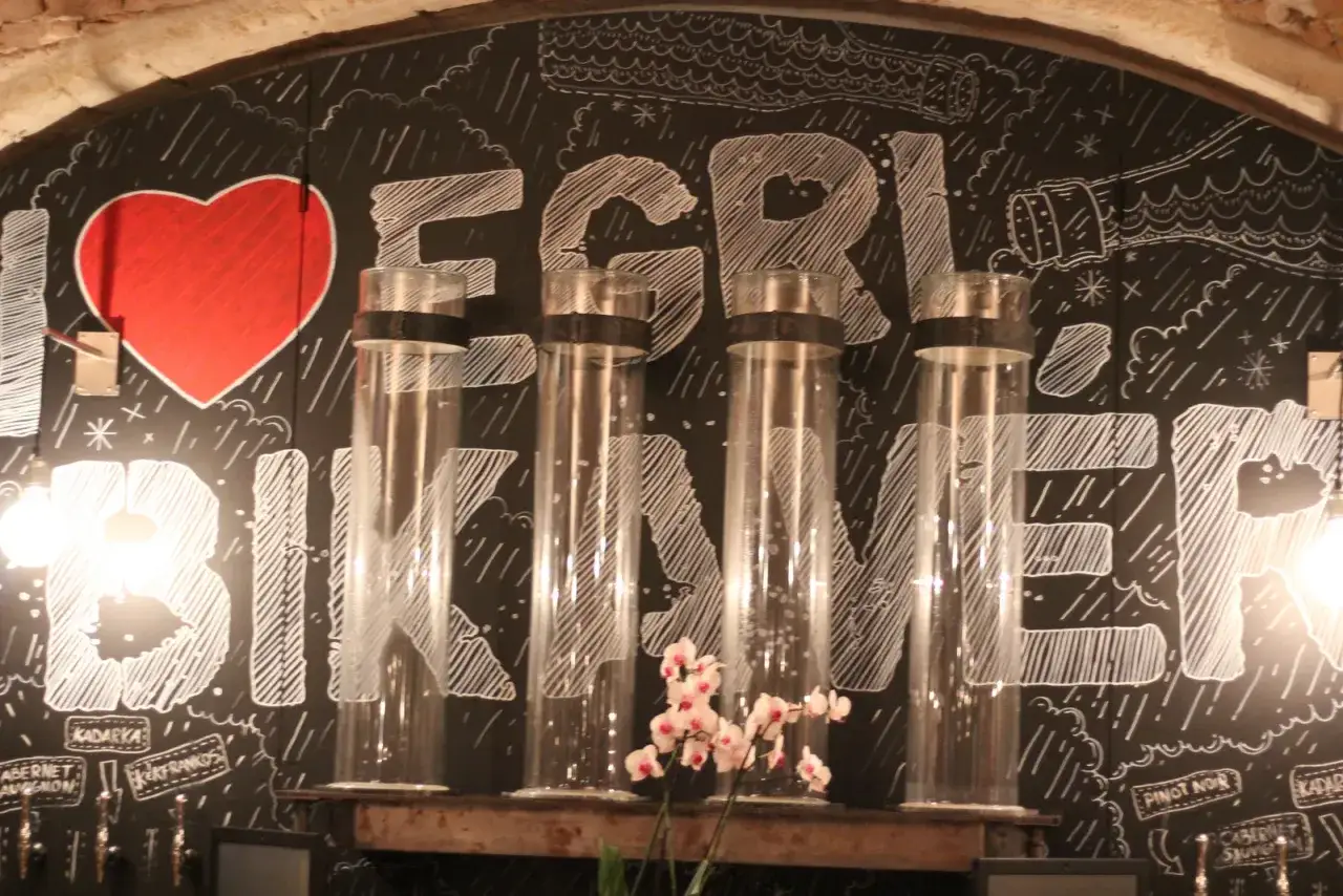 Zdjęcie Eger gdzie zjeść? Odkryj najlepsze restauracje i smaki Węgier