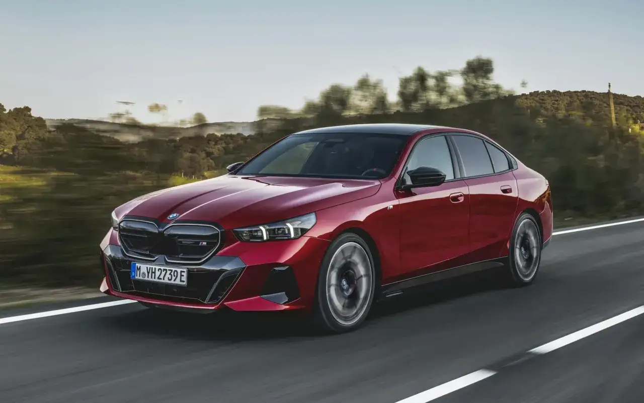 Zdjęcie BMW 5 dane techniczne: szczegółowe wymiary, silniki i osiągi pojazdu