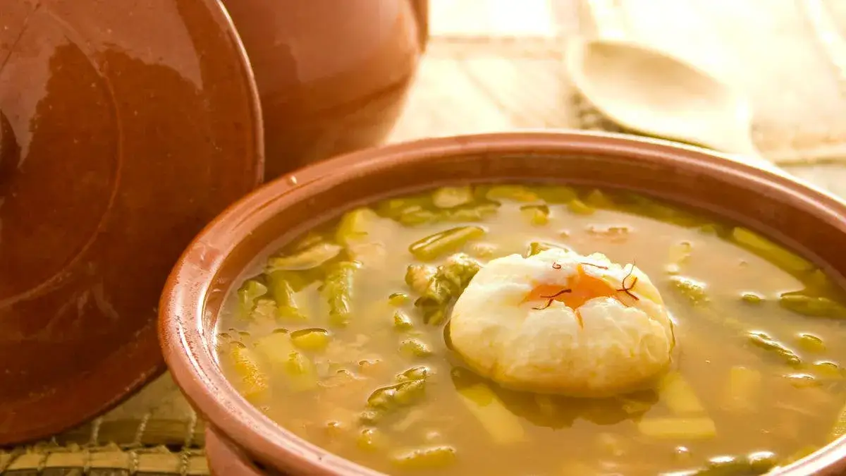Zdjęcie Sopa de esp&aacute;rragos andaluza: Receta aut&eacute;ntica, el 'majao' y trucos