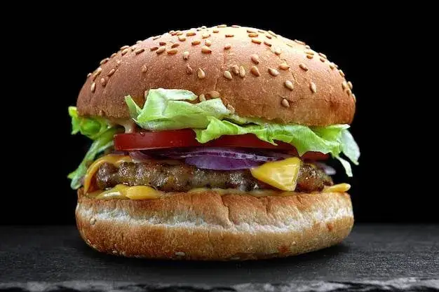 Zdjęcie Jak podgrzać hamburgera w piekarniku, by był soczysty i ciepły