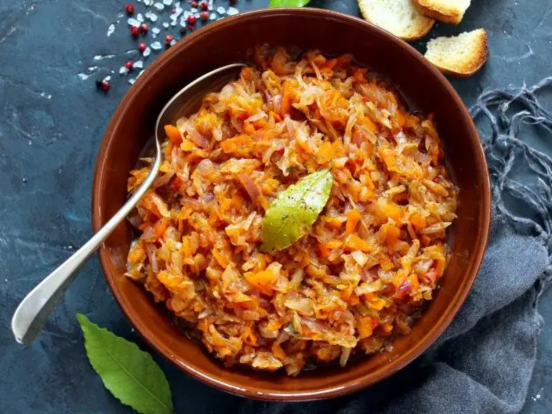 Zdjęcie Jakie przyprawy dodać do bigosu, by podkreślić jego smak i aromat?
