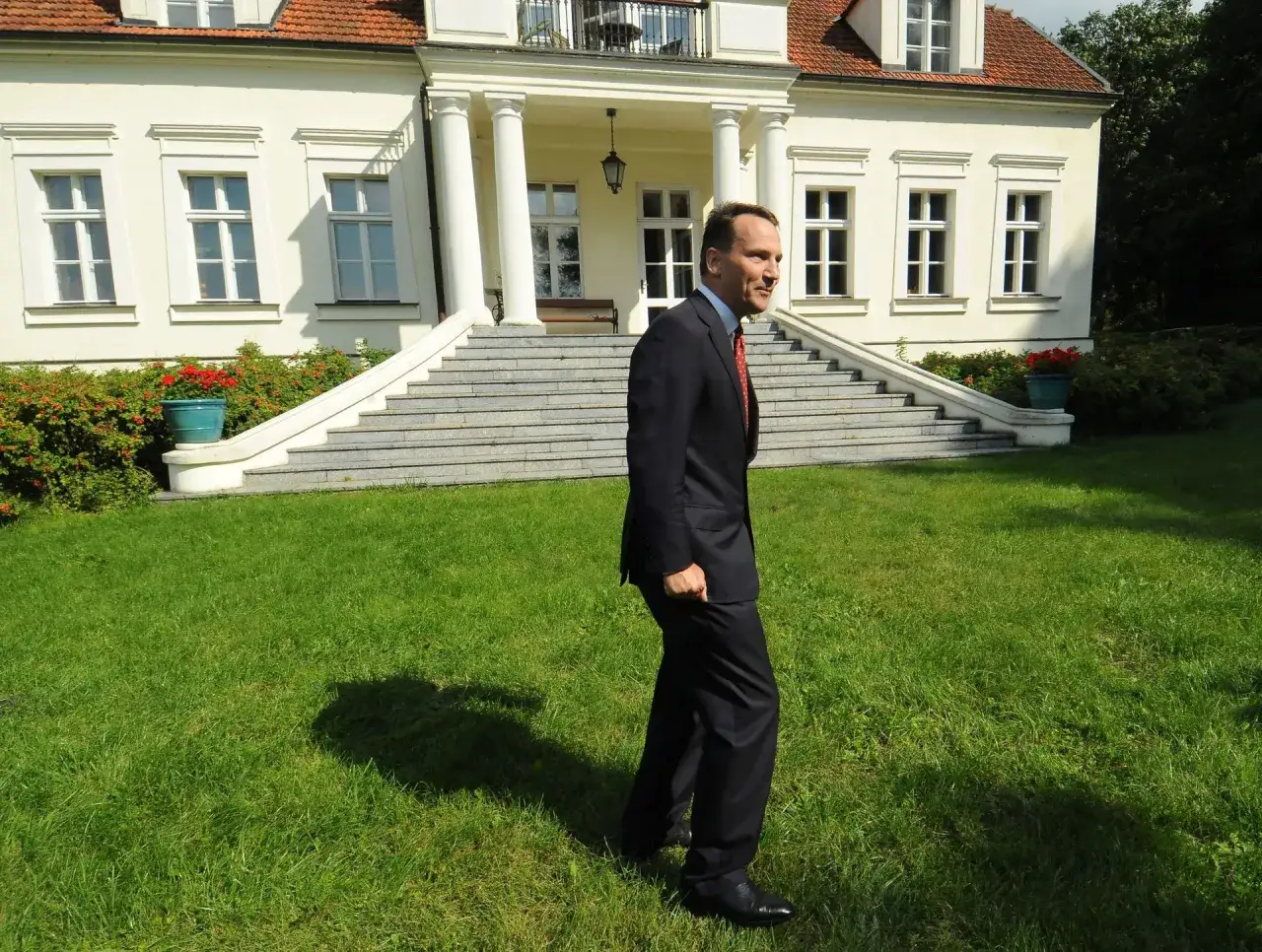 Zdjęcie Odkryj tajemnice dworku w Chobielinie - historia i kultura w jednym miejscu