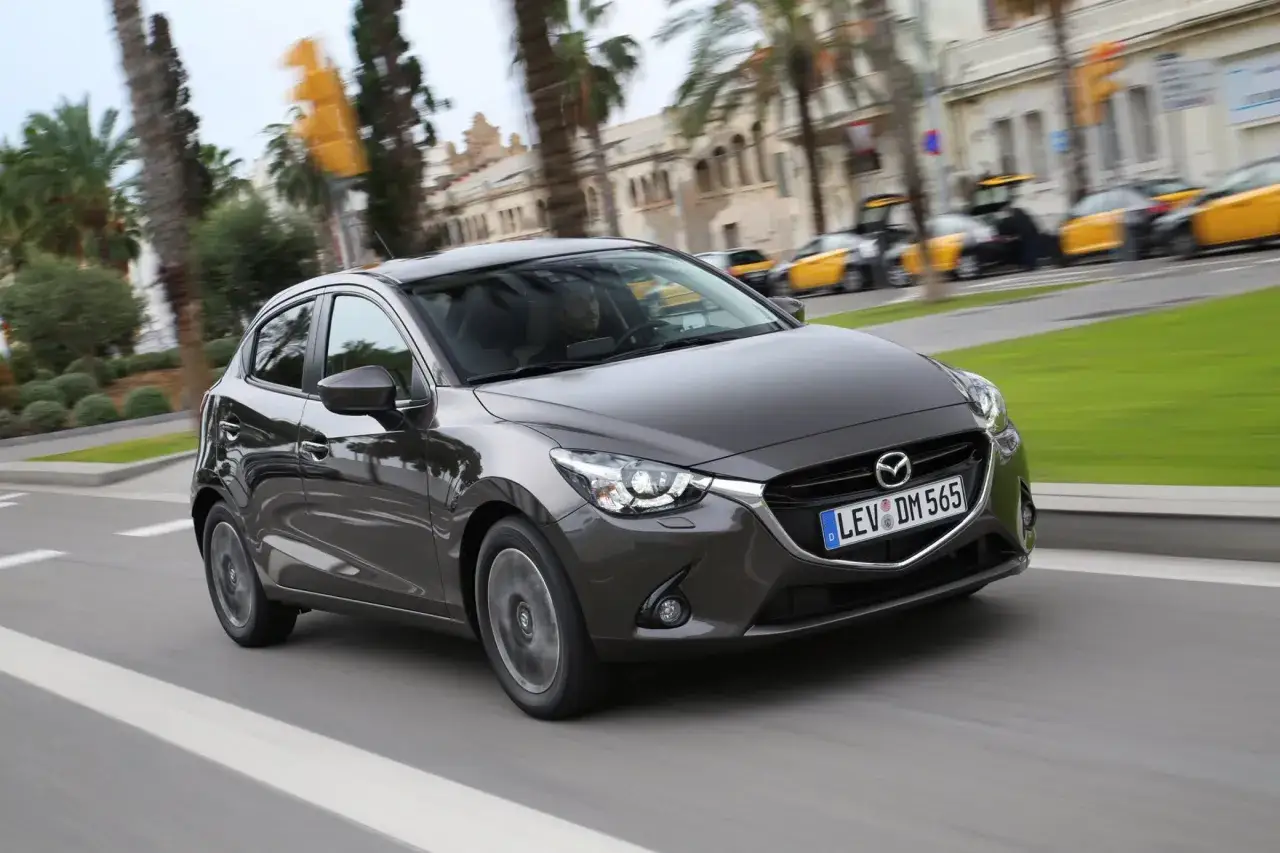 Zdjęcie Mazda 2 pojemność baku - poznaj różnice między modelami i silnikami