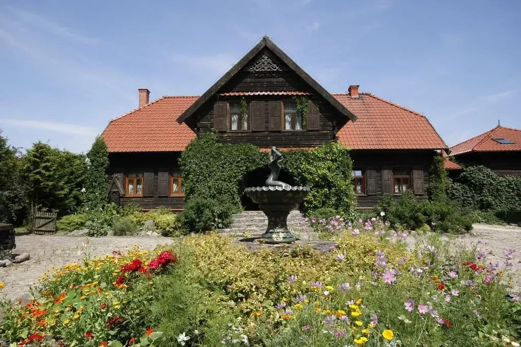 Zdjęcie Kiermusy Dworek nad Łąkami - Unikalne miejsce na wypoczynek i wydarzenia