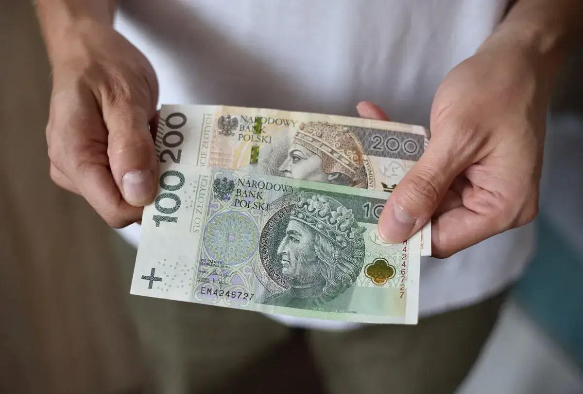 Zdjęcie Czy sklejony banknot jest ważny? Oto, co musisz wiedzieć o jego wartości