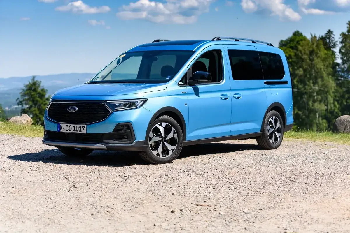 Zdjęcie Ford Transit Connect jaki silnik wybrać? Porównanie opcji silnikowych