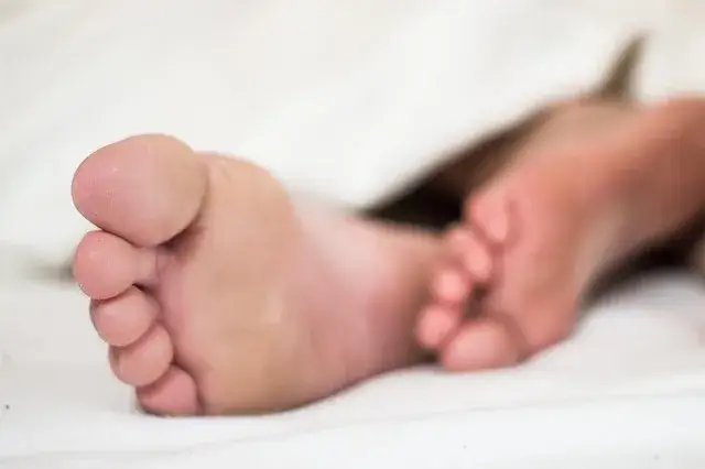 Zdjęcie Moje nogi: 7 niepokojących objawów których nie możesz ignorować