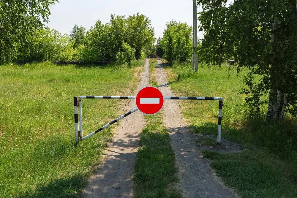 Zdjęcie Kto stawia znaki drogowe na osiedlu? Poznaj odpowiedzialnych za bezpieczeństwo