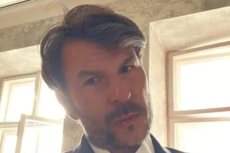 Zdjęcie Tom z 40 kontra 20: Poznaj kontrowersyjnego uczestnika show