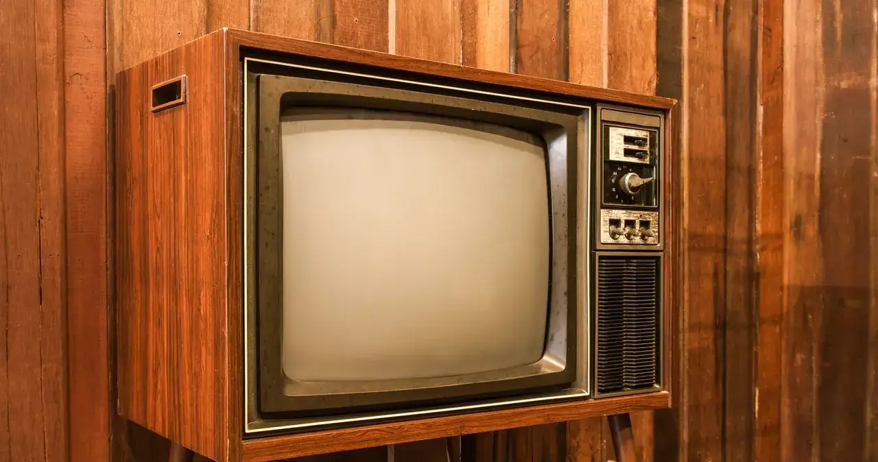Zdjęcie W którym roku powstał pierwszy telewizor? Zaskakujące fakty o wynalazku