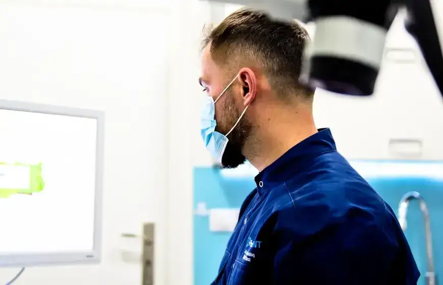 Zdjęcie Lekarz dentysta czy stomatolog - co musisz wiedzieć o różnicach
