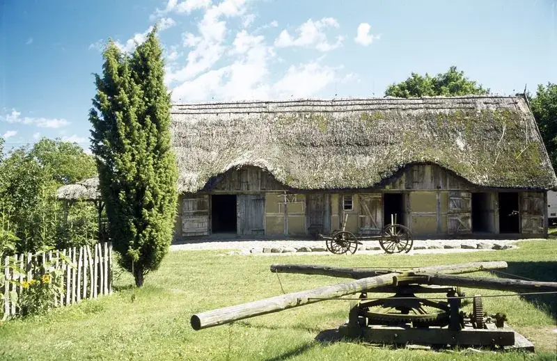 Zdjęcie Skansen Nadole: Odkryj fascynującą historię i atrakcje dla rodzin