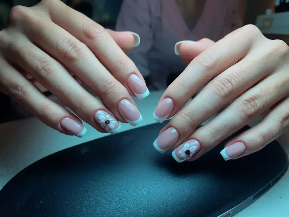Zdjęcie Jak malować french manicure - proste triki i najczęstsze błędy
