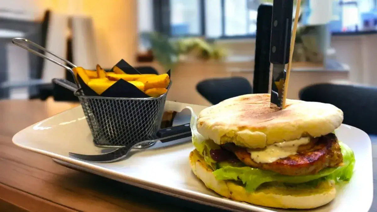 Zdjęcie Gdzie zjeść w Lesku? Odkryj najlepsze restauracje i lokale gastronomiczne