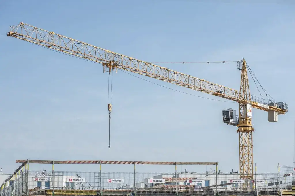 Zdjęcie Ile zarabia operator dźwigu budowlanego? Sprawdź pensje i czynniki wpływające na wynagrodzenie
