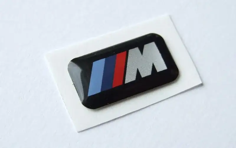 Zdjęcie Znaczek M-Pakiet na grill BMW - wybierz idealny model i kolor