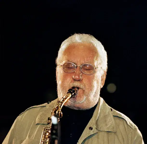 Zdjęcie Stan saksofonista jazzowy: jego wpływ na cool jazz i bossa novę