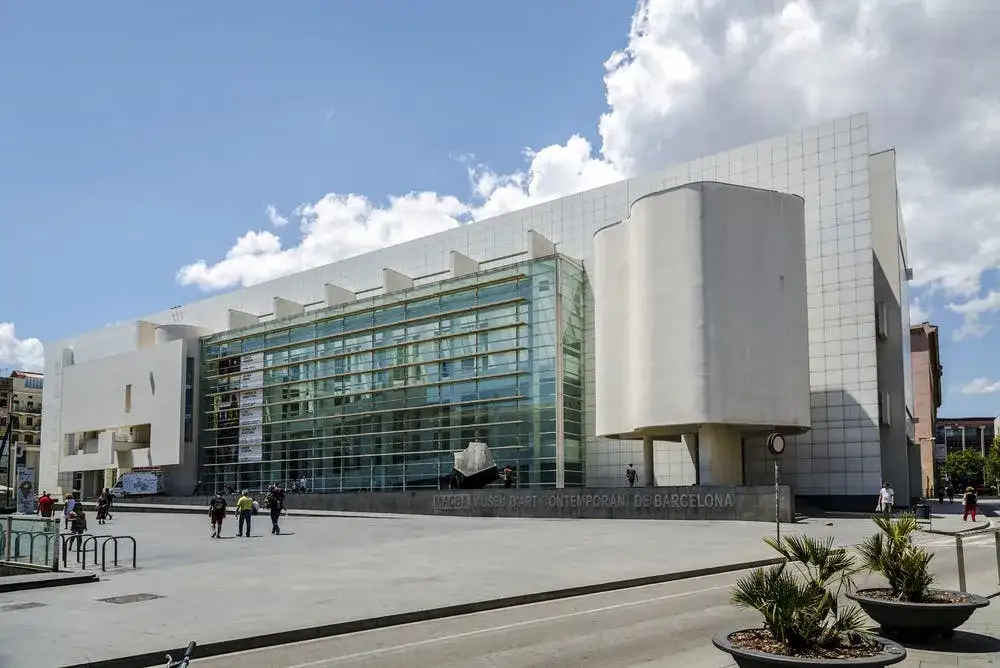 Zdjęcie Muzeum sztuki współczesnej w Barcelonie - co warto wiedzieć przed wizytą