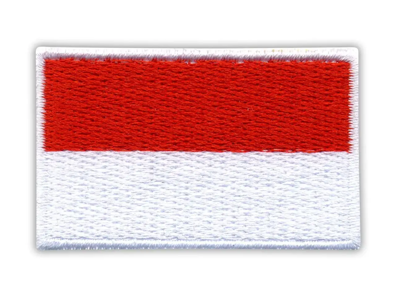 Naszywka z flagą Indonezji, czerwono-biała, symbolizująca odwagę i czystość.