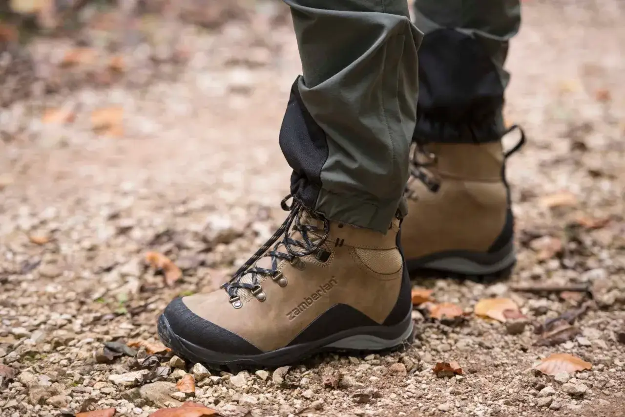 Buty trekkingowe Zamberlan z membraną Gore-Tex, idealne na r&oacute;żne rodzaje szlak&oacute;w.