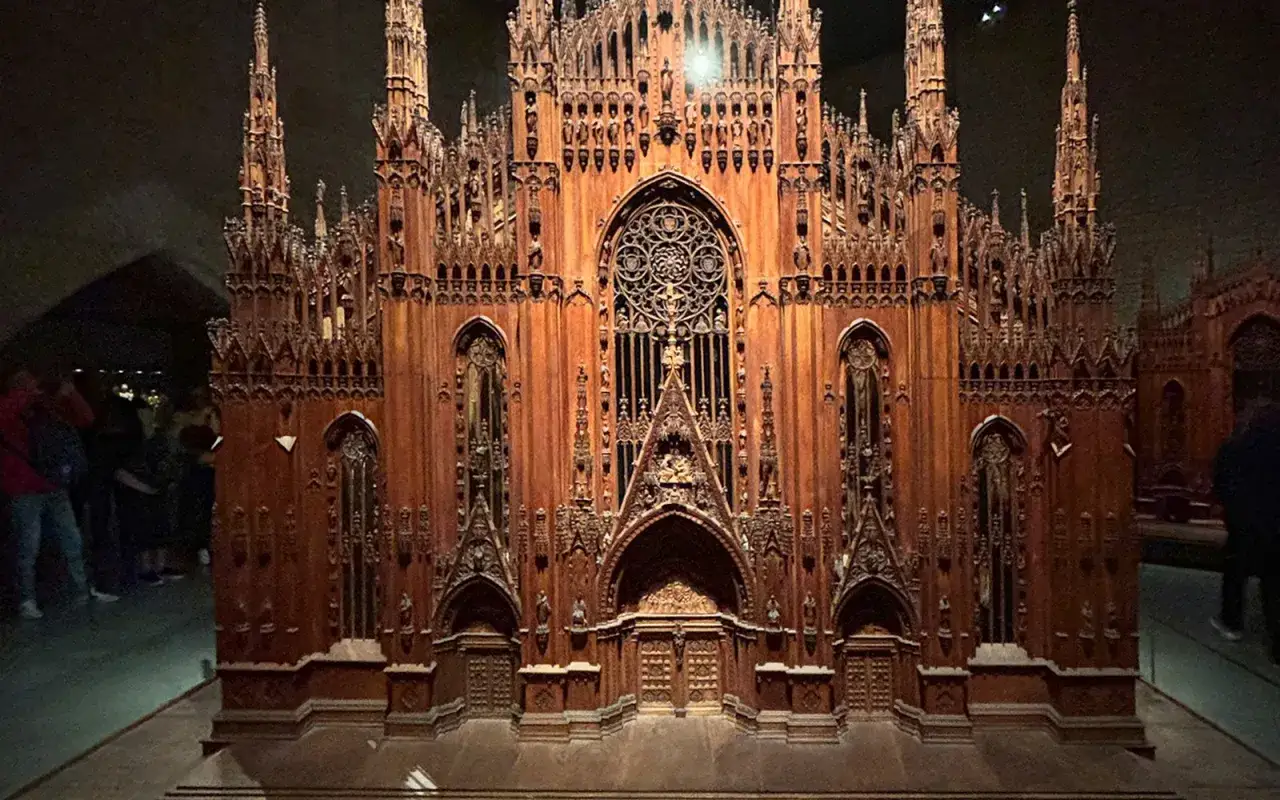 Drewniany model Katedry w Mediolanie, który można podziwiać po zakupie biletów. Wspaniałe detale architektoniczne.