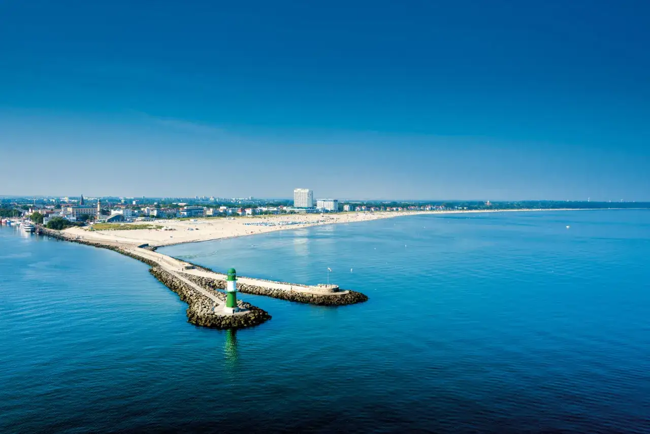 Hotel Neptun Warnem&uuml;nde Au&szlig;enansicht Strand