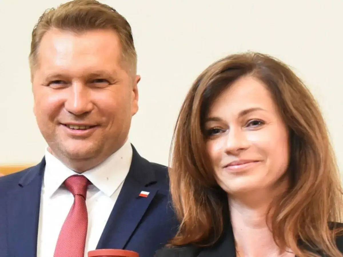 Przemysław Czarnek z żoną, Katarzyną, podczas oficjalnego wydarzenia.
