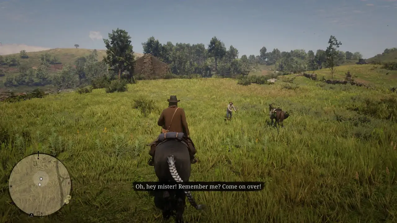 Jazda konno w Red Dead Redemption 2. Gracz zbliża się do postaci, kt&oacute;ra woła 