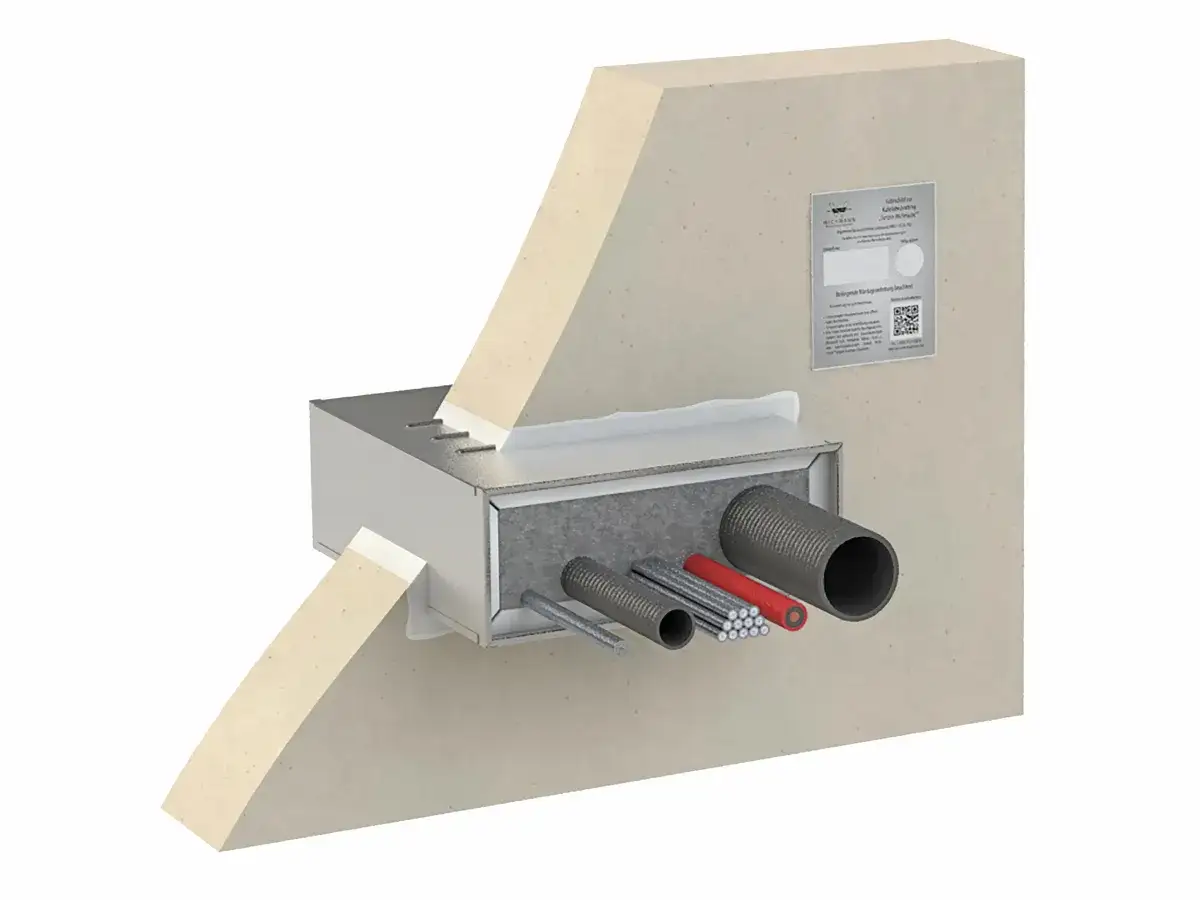 Brandschott Kabel: Ein Schnitt durch eine Wand zeigt eine Brandschutzmanschette mit verschiedenen Kabeln und Rohren, die sicher durch die Wand gef&uuml;hrt werden.