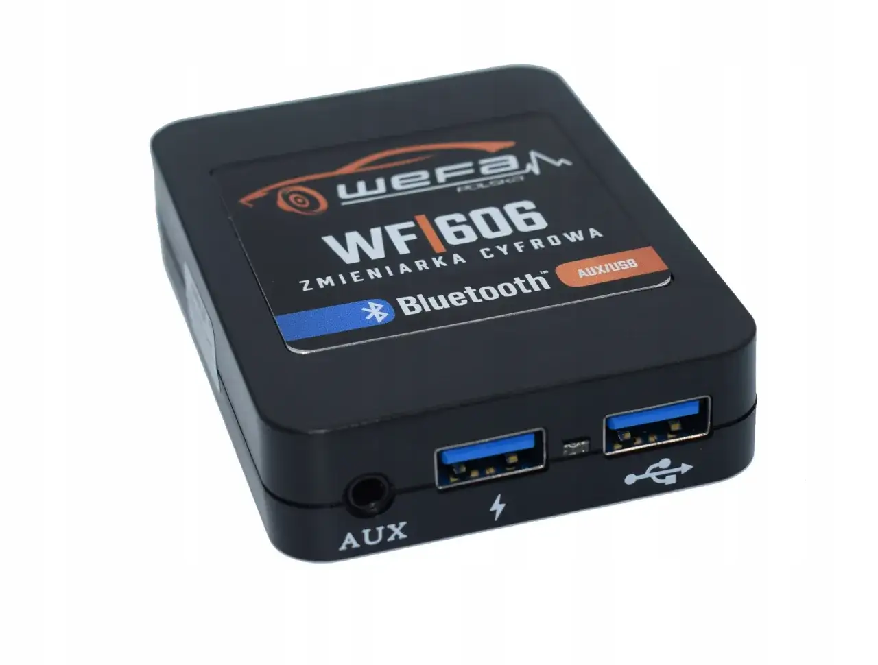 Adapter cyfrowej zmieniarki z Bluetooth do radia samochodowego. Umożliwia dołożenie Bluetooth do radia samochodowego, posiada porty USB i AUX.