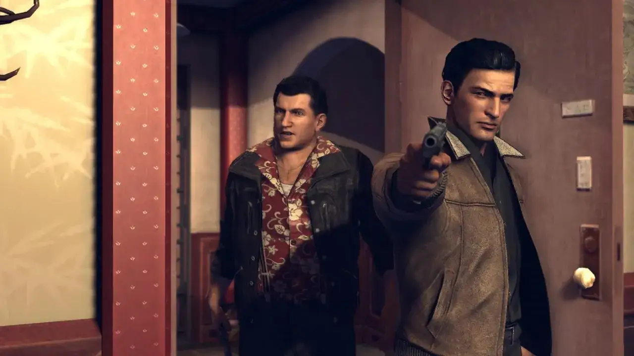 Dwóch mężczyzn z bronią w ręku, gotowych do akcji. To scena z gry Mafia 2, czas gry toczy się w niebezpiecznym świecie przestępczym.