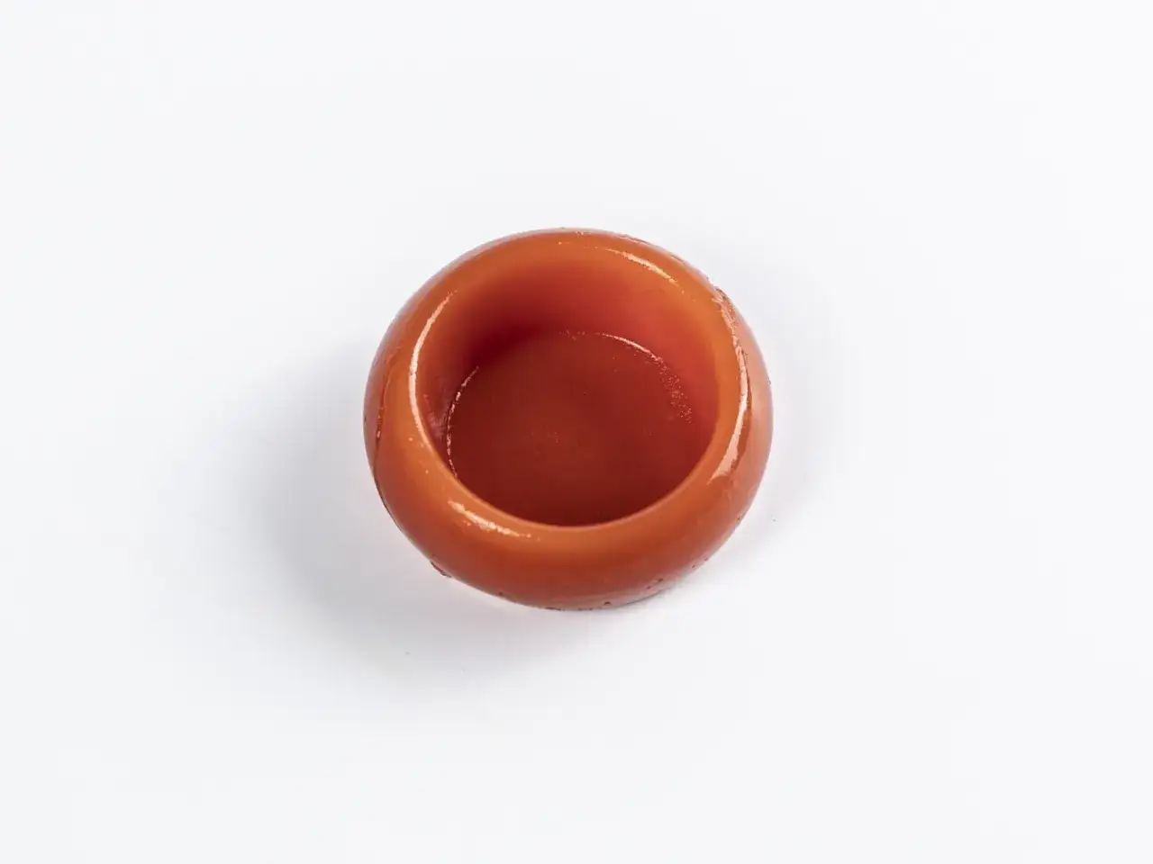 En liten, orange sk&aring;l, perfekt f&ouml;r att gjuta i plast.