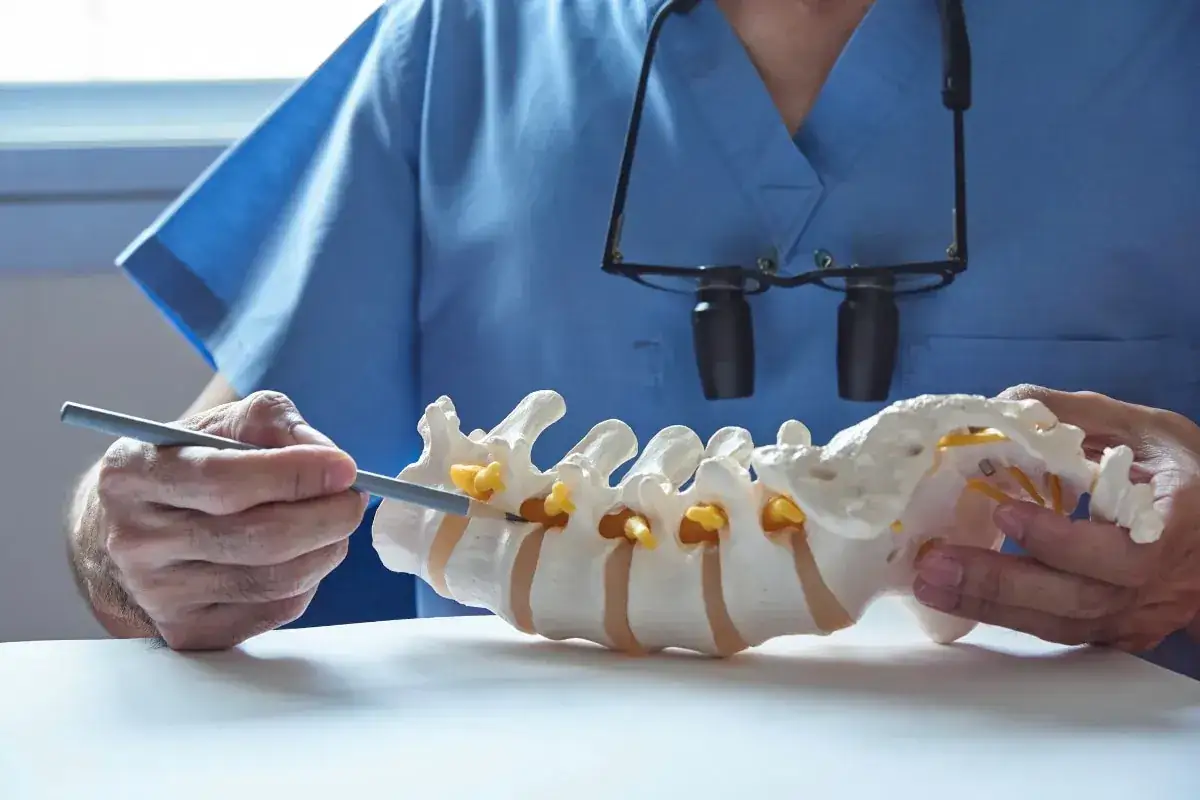 R&oacute;żnice neurolog ortopeda neurochirurg fizjoterapeuta