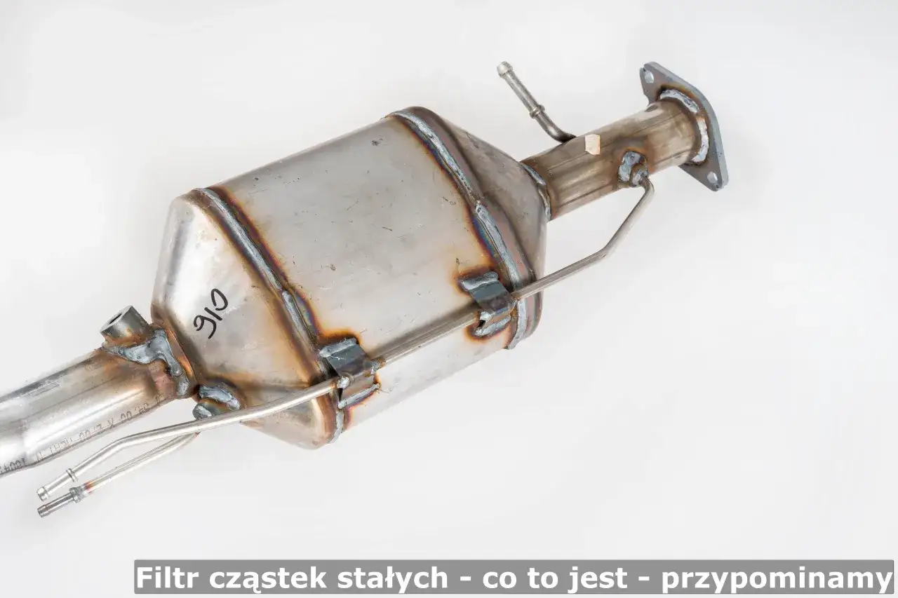 Metalowy gpf, filtr cząstek stałych, z widocznymi spoinami i oznaczeniem 