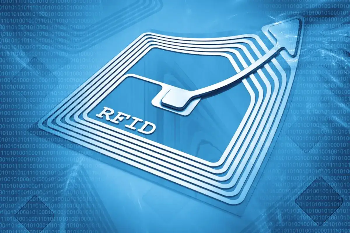 Elektroniczny układ RFID z cyfrowym tłem.