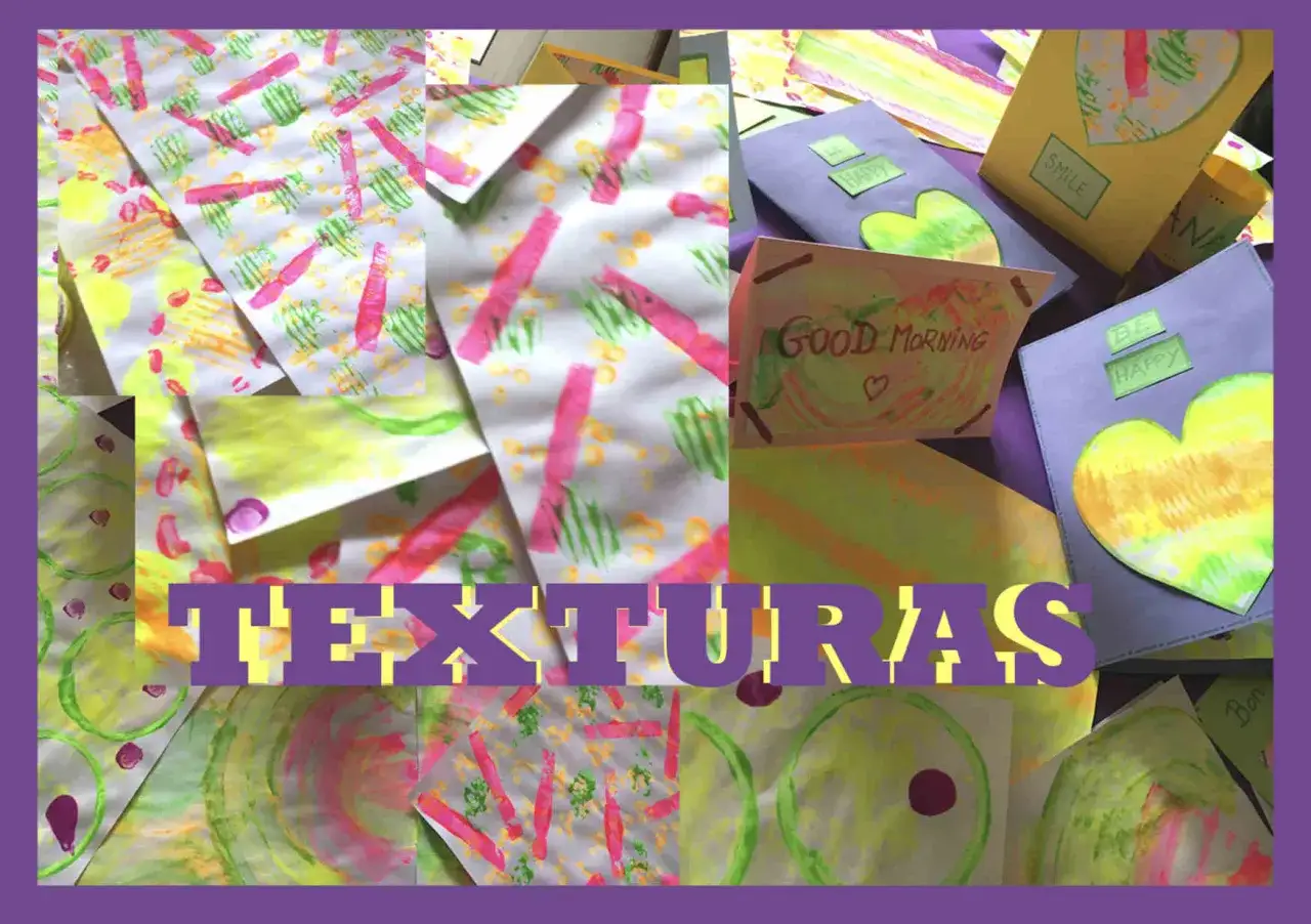 Collage de obras de arte infantiles con vibrantes texturas artificiales, incluyendo tarjetas con mensajes positivos y dibujos abstractos.