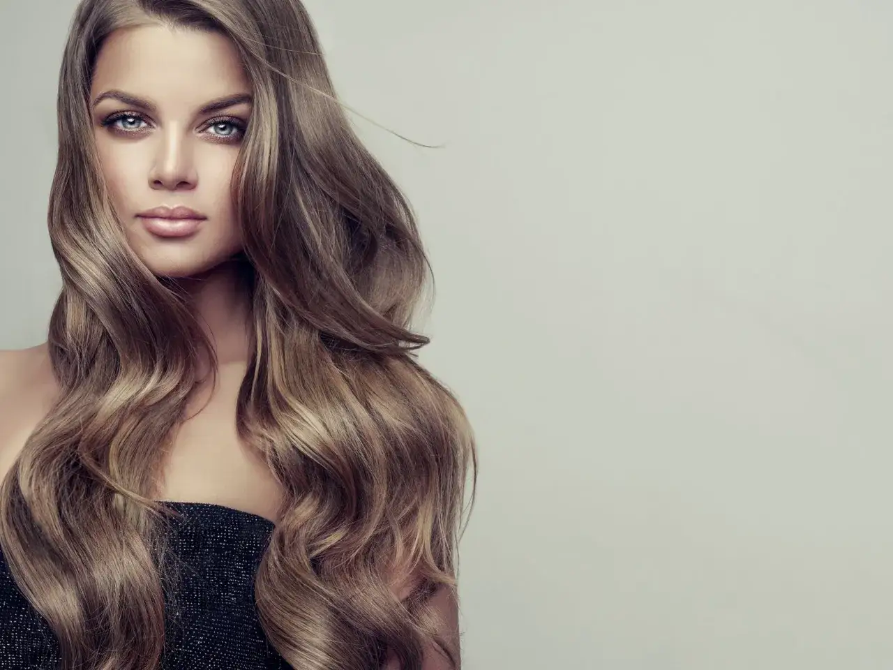 blonde strähnen dunkle haare warme kühle töne karamell aschblond